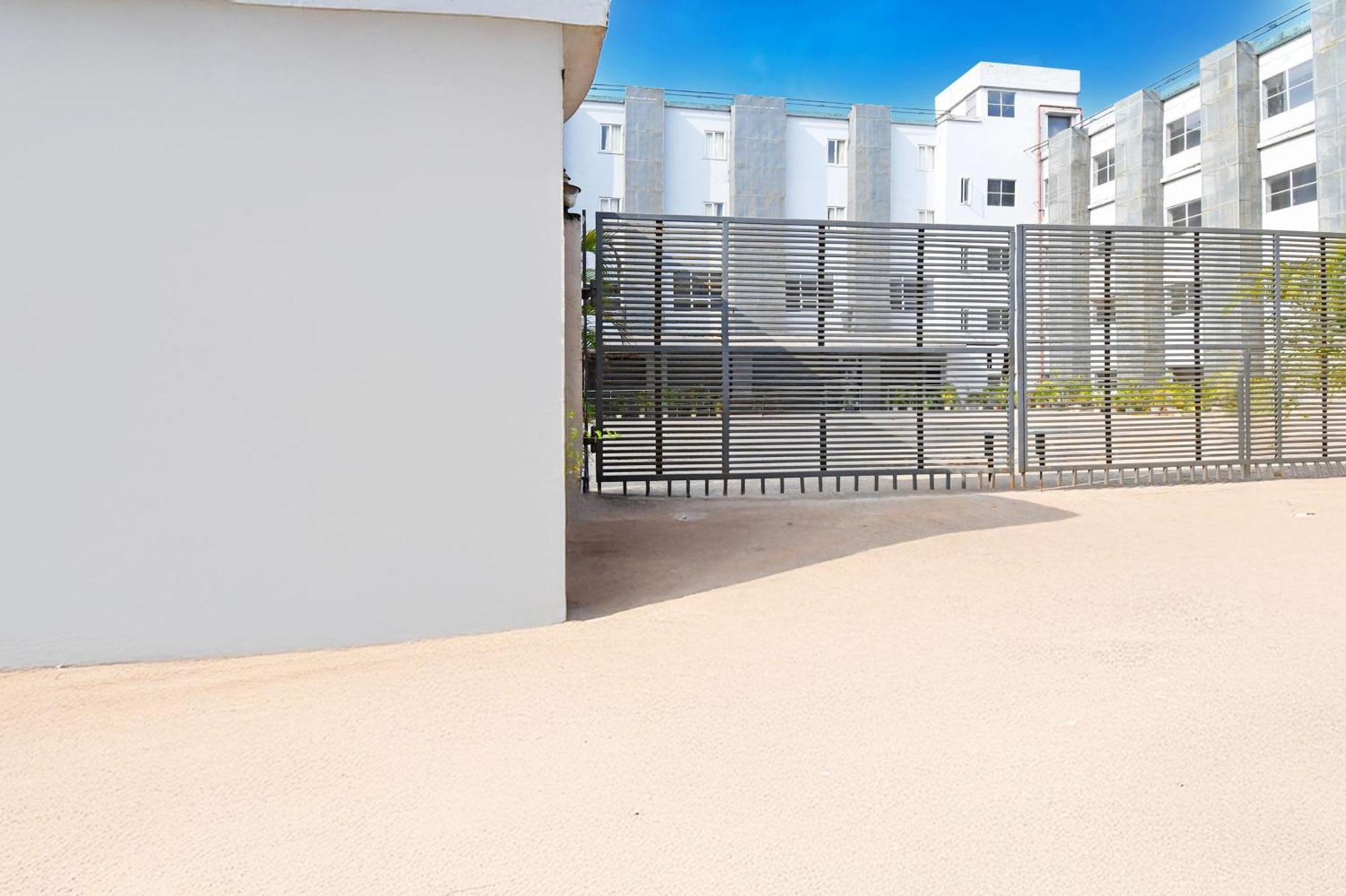 Отель Super Townhouse Mancheswar Industrial Estate Бхубанешвара Экстерьер фото