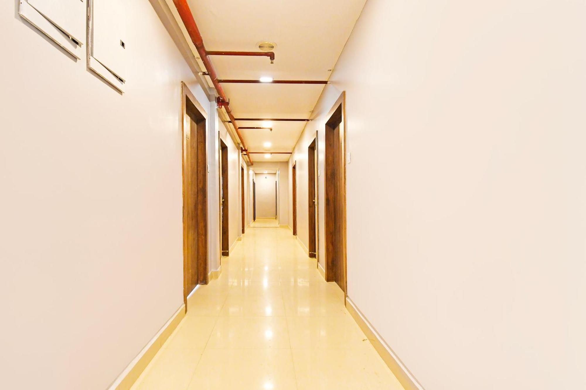 Отель Super Townhouse Mancheswar Industrial Estate Бхубанешвара Экстерьер фото